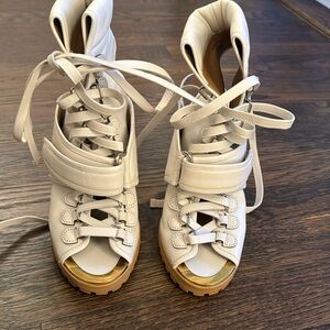 CHLOE WOMEN'S RIVER OPEN TOE LEATHER ANKLE BOOTIES IN CREAM